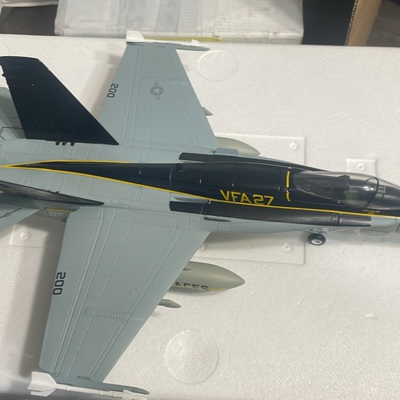 Airplane Model - Picture 3 of 9